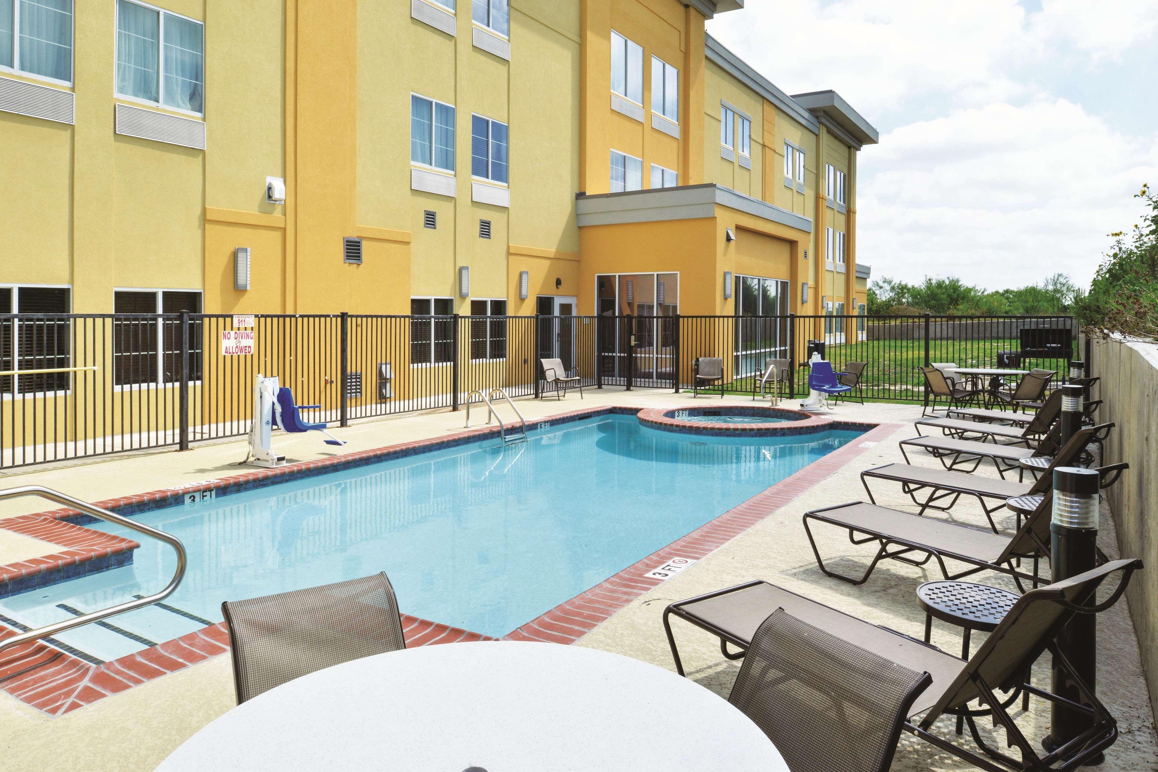 La Quinta By Wyndham Karnes City - Kenedy Dış mekan fotoğraf